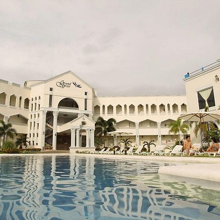 Boracay Grand Vista Resort & Spa Yapak ภายนอก รูปภาพ